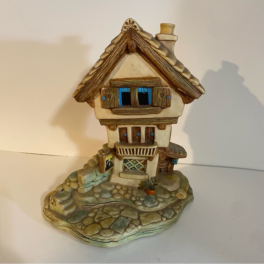 Vintage Pendelfin Stoneware Castle Tavern 
Made In Burnley, Lancashire, England